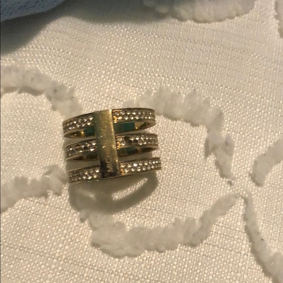 Gold Michael Kors 3 band ring! Size 8 - Picture 2 of 3
